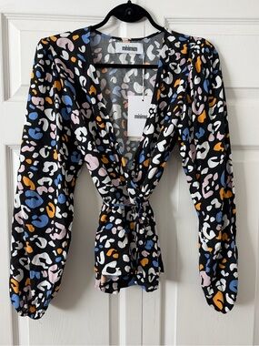 Minimum Black Wrap Top with Print